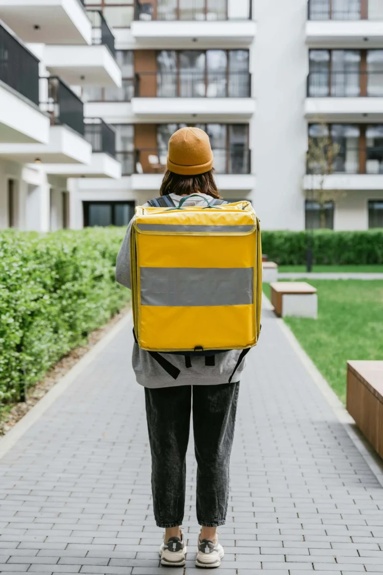 Food delivery process with couriers